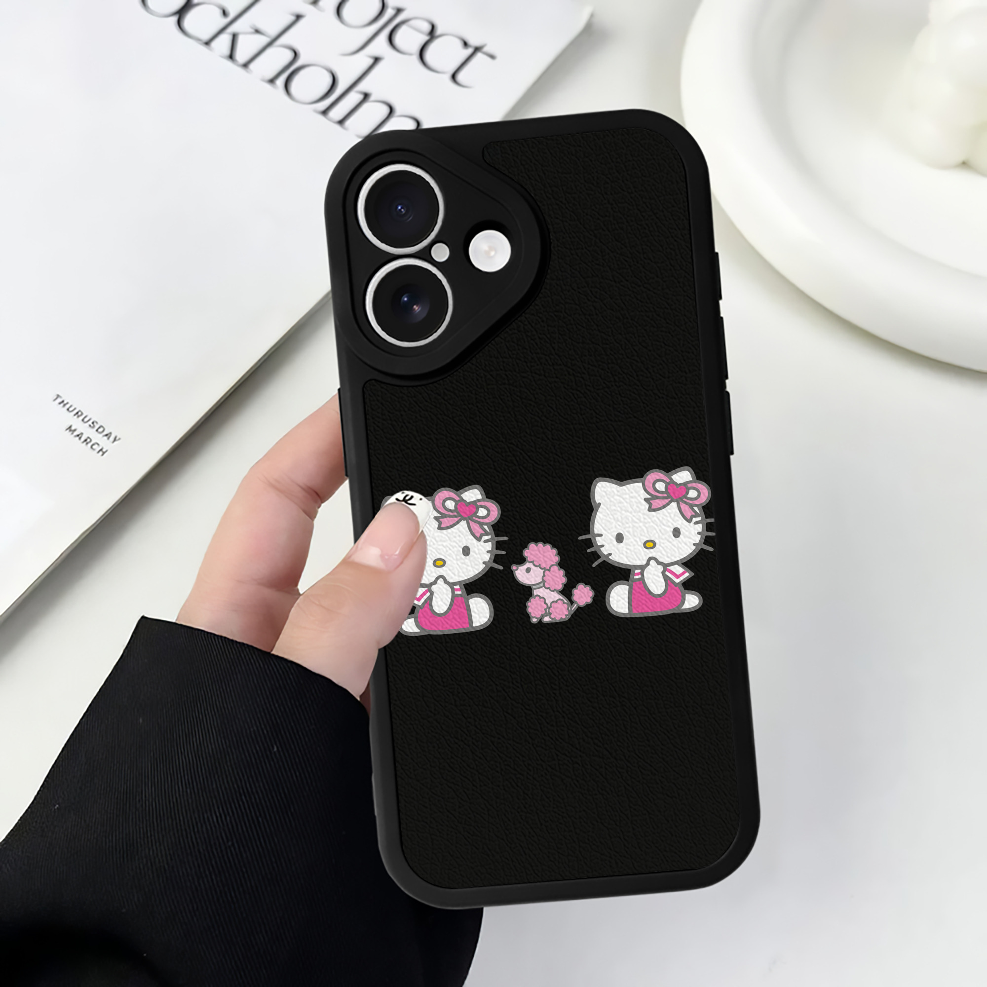 （画像用） Hello Kitty ハローキティ 【iPhone 16シリーズ対応】シリコンスマホケース（レザー調） 材質：シリコン